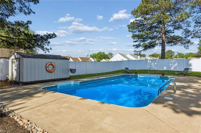 800 Andrews XING, Smithfield, VA 23430