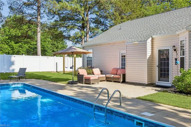 800 Andrews XING, Smithfield, VA 23430