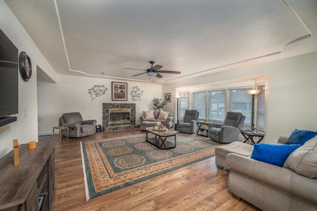 1850 Hammond Dr, Turlock, CA 95382