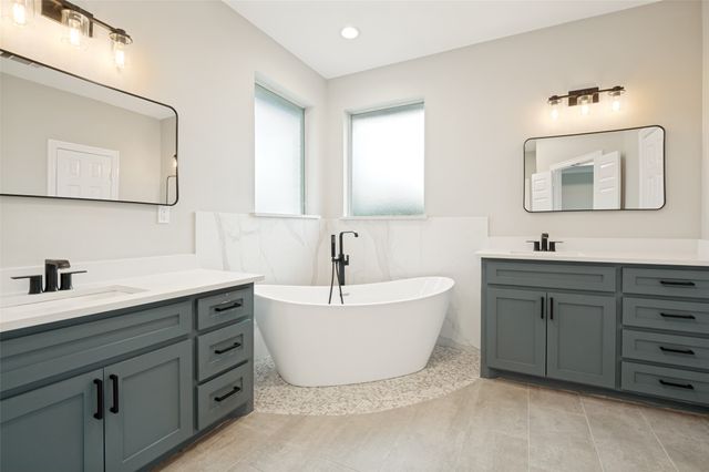 1320 E Highland Road, Waxahachie, TX 75167
