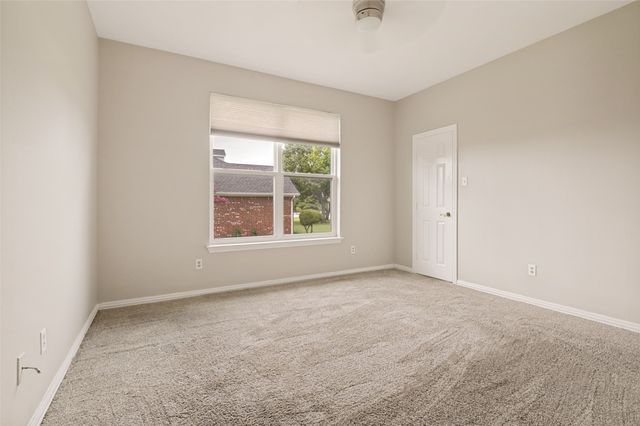 1320 E Highland Road, Waxahachie, TX 75167
