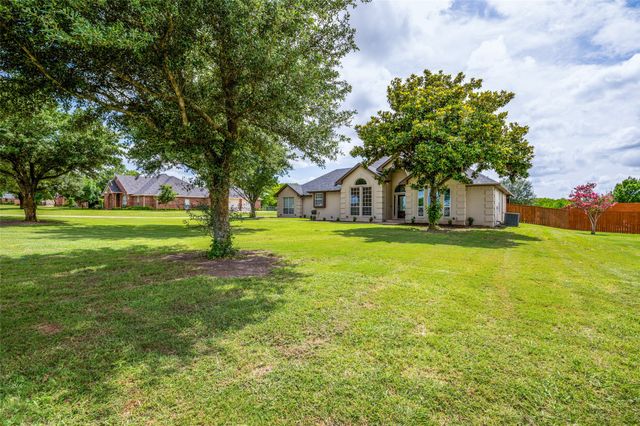 1320 E Highland Road, Waxahachie, TX 75167