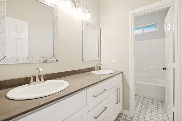 1320 E Highland Road, Waxahachie, TX 75167