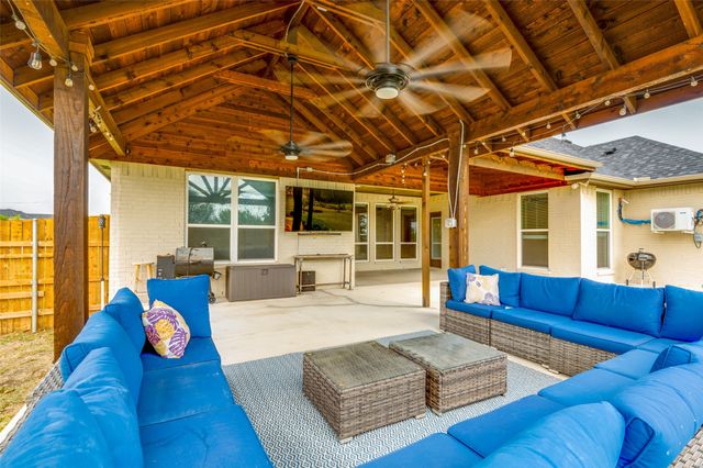 1320 E Highland Road, Waxahachie, TX 75167