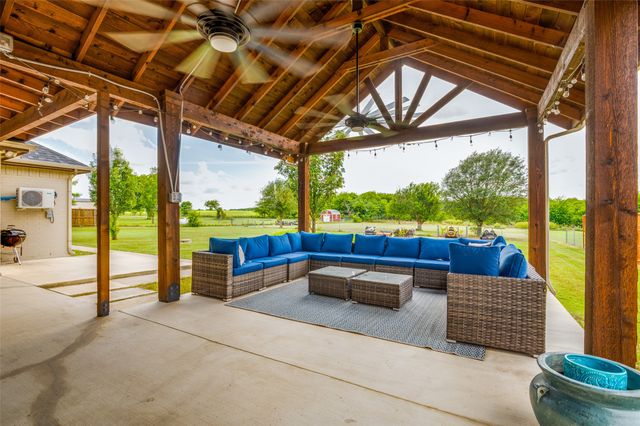 1320 E Highland Road, Waxahachie, TX 75167