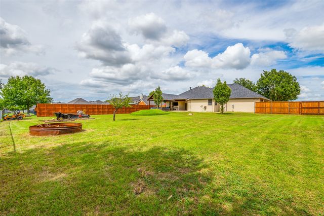 1320 E Highland Road, Waxahachie, TX 75167