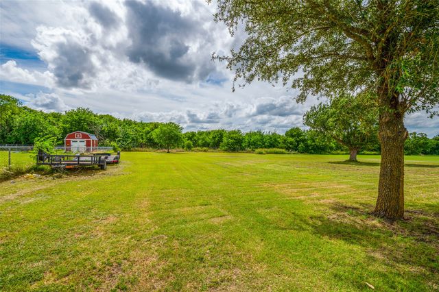 1320 E Highland Road, Waxahachie, TX 75167