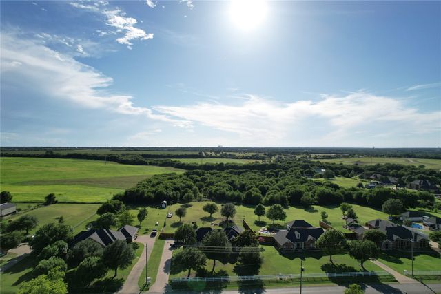 1320 E Highland Road, Waxahachie, TX 75167