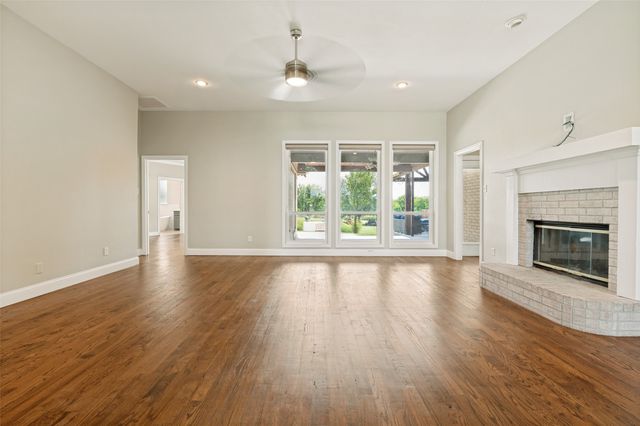 1320 E Highland Road, Waxahachie, TX 75167