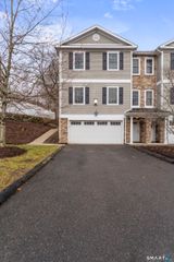 53 Grassy Plain Street APT B5, Bethel, CT 06801