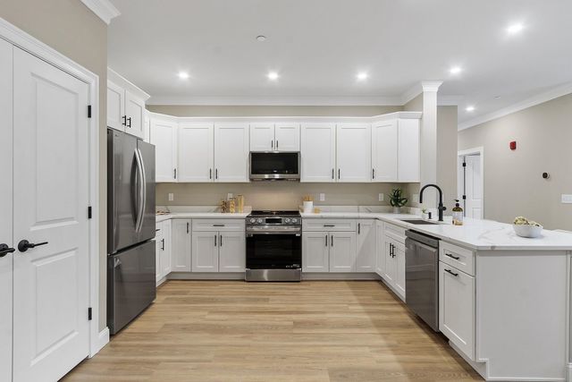 10100 S Willow St Unit 213, Manchester, NH 03103