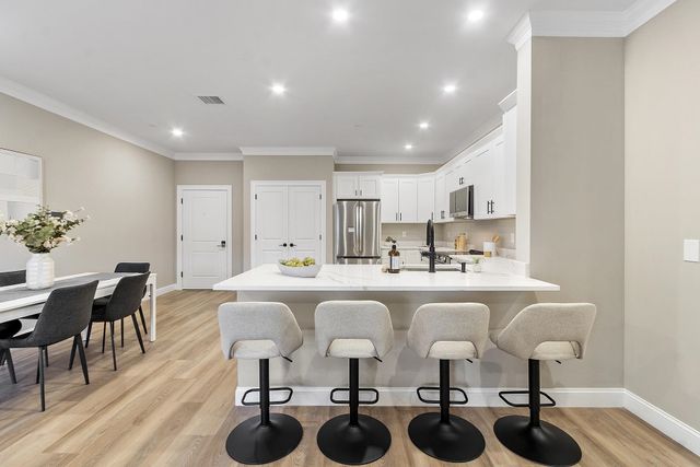 10100 S Willow St Unit 213, Manchester, NH 03103