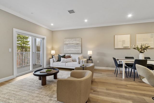 10100 S Willow St Unit 213, Manchester, NH 03103