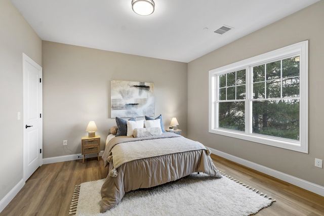 10100 S Willow St Unit 213, Manchester, NH 03103