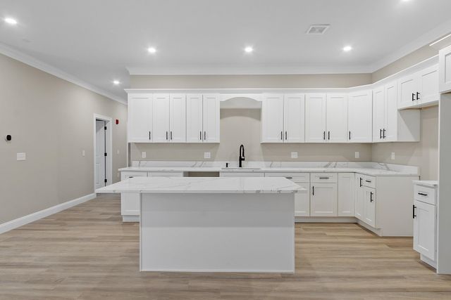 10100 S Willow St Unit 213, Manchester, NH 03103