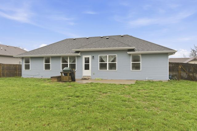 208 E Seminole Street, Strafford, MO 65757