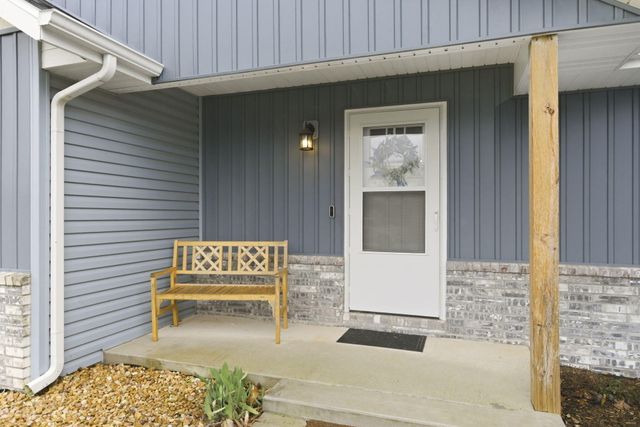 208 E Seminole Street, Strafford, MO 65757