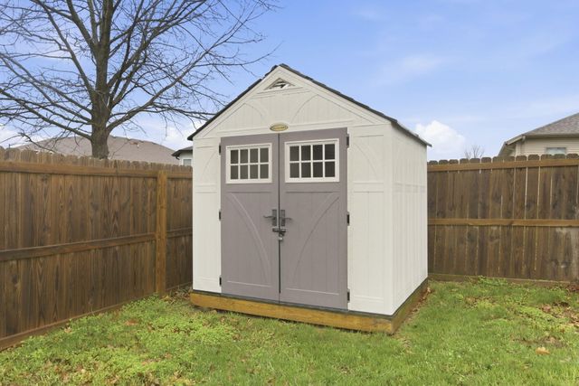 208 E Seminole Street, Strafford, MO 65757