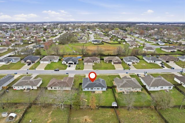 208 E Seminole Street, Strafford, MO 65757