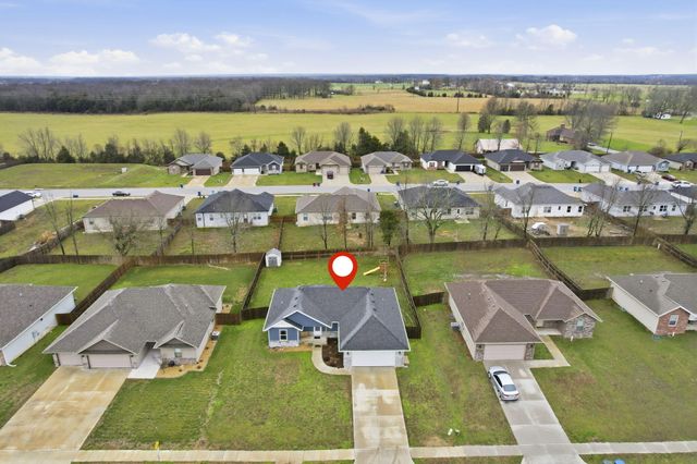 208 E Seminole Street, Strafford, MO 65757