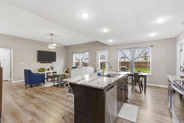 208 E Seminole Street, Strafford, MO 65757