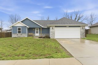 208 E Seminole Street, Strafford, MO 65757