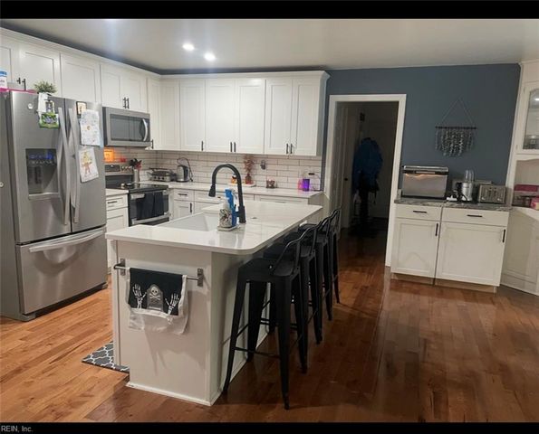 956 Timberlake DR, Virginia Beach, VA 23464