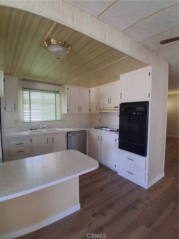 725 W Thornton 157, Hemet, CA 92543