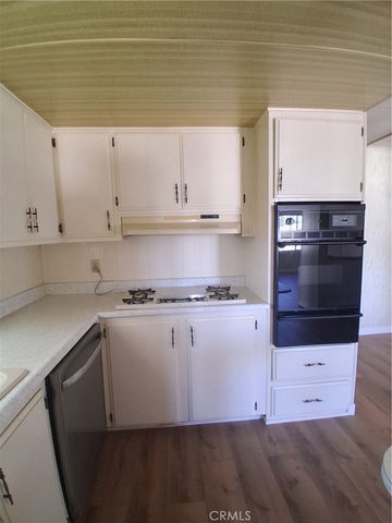 725 W Thornton 157, Hemet, CA 92543