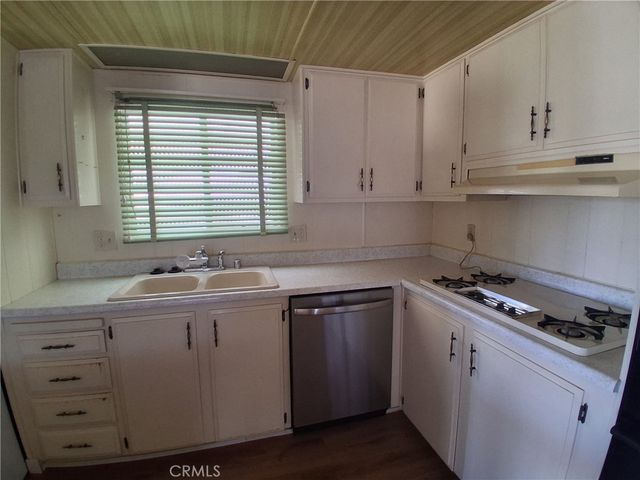 725 W Thornton 157, Hemet, CA 92543