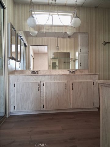 725 W Thornton 157, Hemet, CA 92543