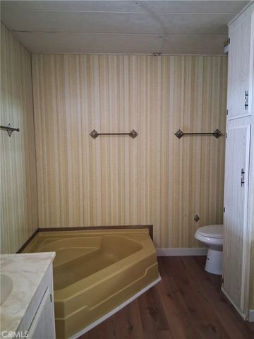 725 W Thornton 157, Hemet, CA 92543