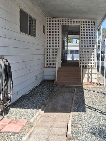 725 W Thornton 157, Hemet, CA 92543