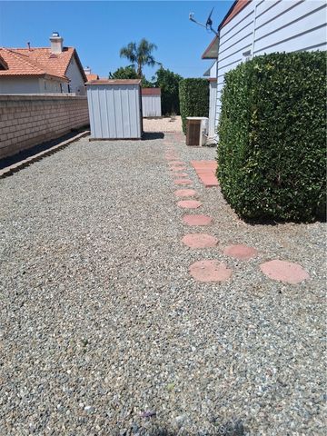 725 W Thornton 157, Hemet, CA 92543