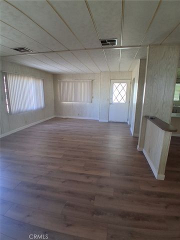 725 W Thornton 157, Hemet, CA 92543