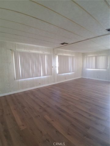 725 W Thornton 157, Hemet, CA 92543