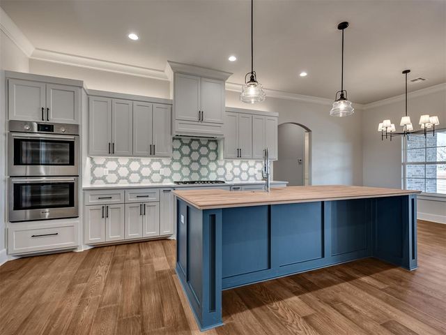 20904 Rush Creek Road, Edmond, OK 73012