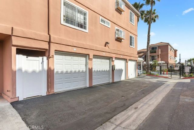 409 Utica C-29, Huntington Beach, CA 92648