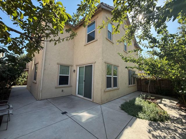 2217 Novi Dr, Riverbank, CA 95367