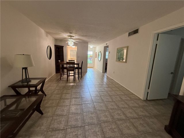 1100 Ponce De Leon Circle N102, Vero Beach, FL 32960