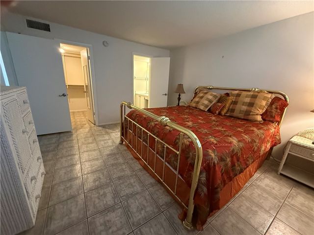 1100 Ponce De Leon Circle N102, Vero Beach, FL 32960