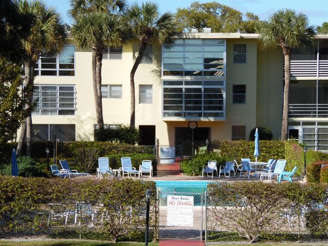 1100 Ponce De Leon Circle N102, Vero Beach, FL 32960