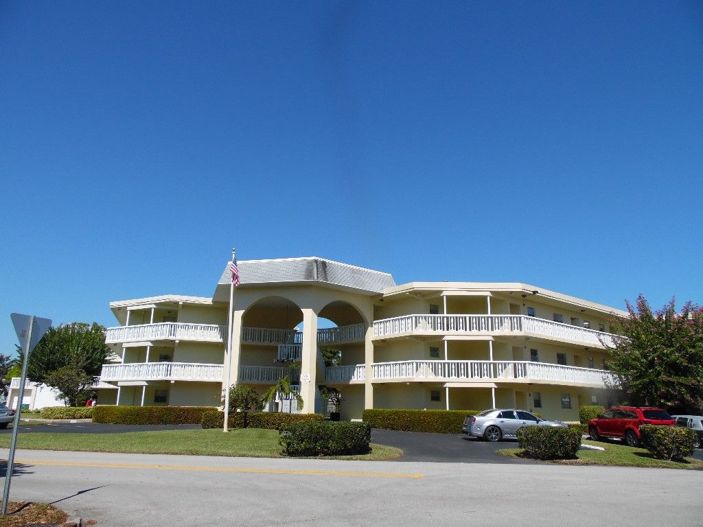 1100 Ponce De Leon Circle N102, Vero Beach, FL 32960