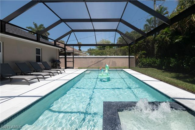 823 96th AVE N, Naples, FL 34108