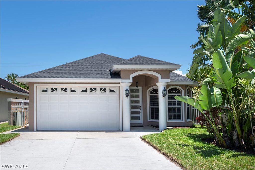 823 96th AVE N, Naples, FL 34108