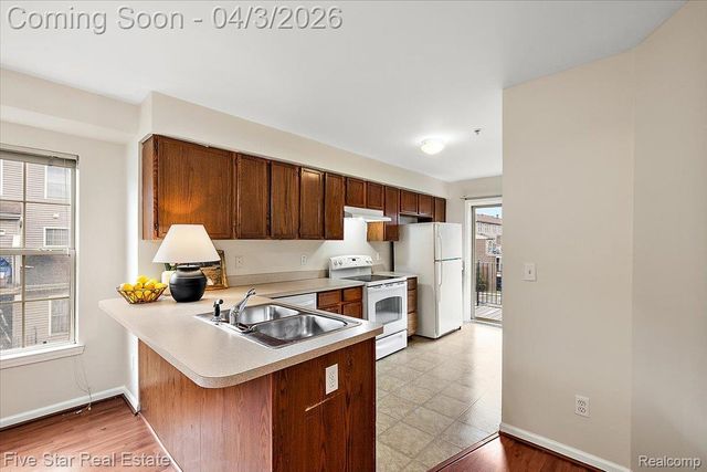 43 Georgetown Court, Dearborn, MI 48126