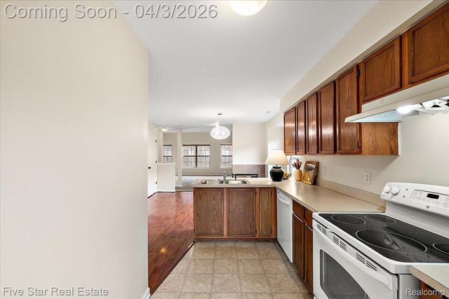 43 Georgetown Court, Dearborn, MI 48126