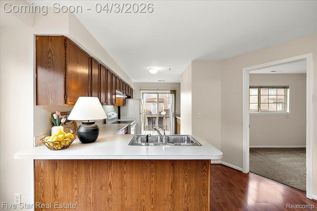 43 Georgetown Court, Dearborn, MI 48126