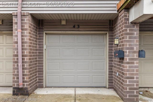 43 Georgetown Court, Dearborn, MI 48126