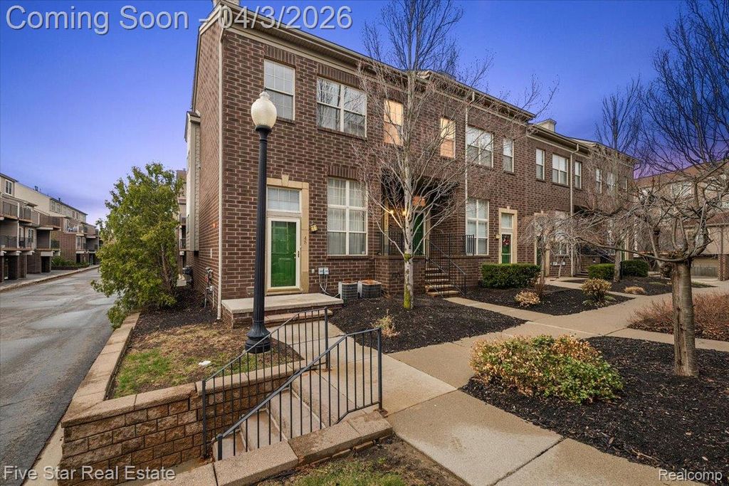 43 Georgetown Court, Dearborn, MI 48126